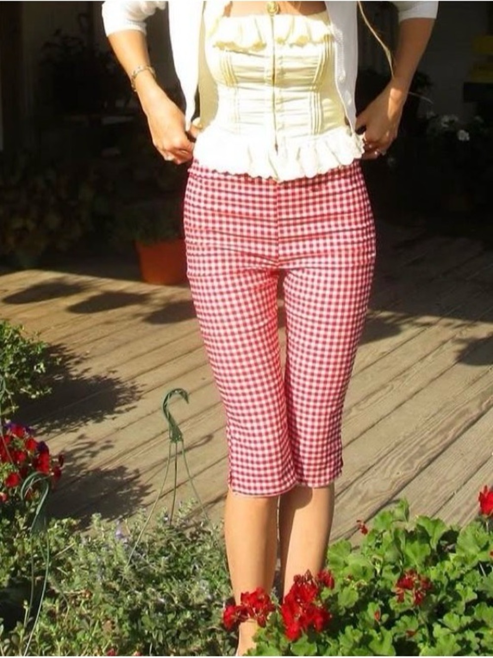 Time and Tru Black and White Gingham Pull-On Capris